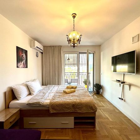 Yellowhouse Prishtinë Luaran gambar