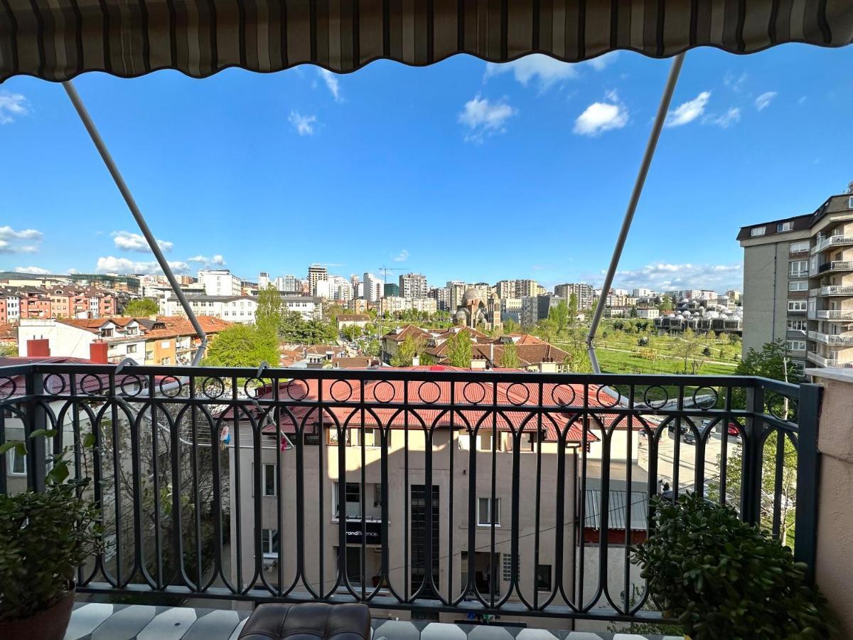 Yellowhouse Prishtinë Luaran gambar