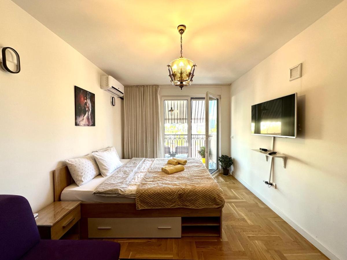 Yellowhouse Prishtinë Luaran gambar