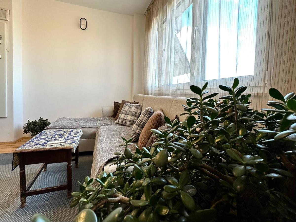 Yellowhouse Prishtinë Luaran gambar