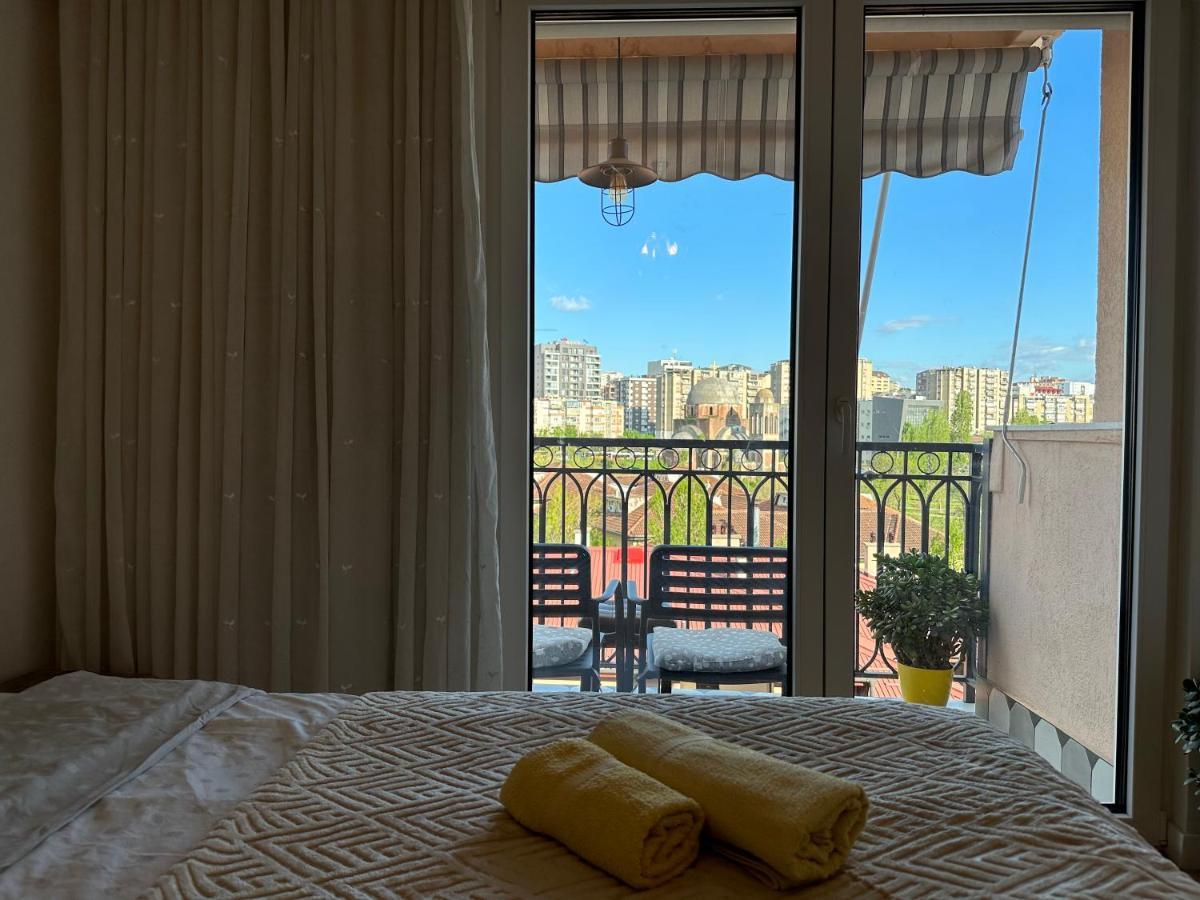 Yellowhouse Prishtinë Luaran gambar