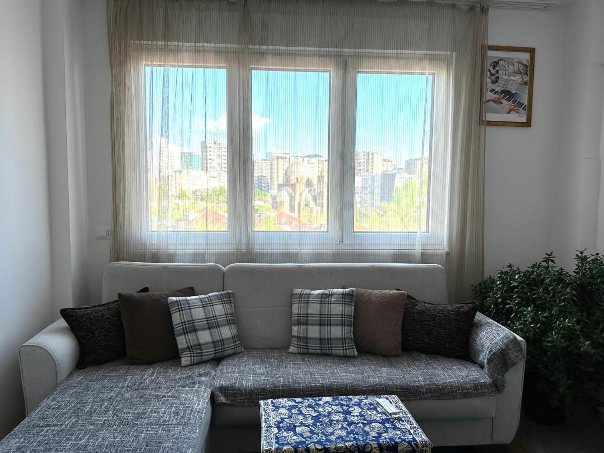 Yellowhouse Prishtinë Luaran gambar