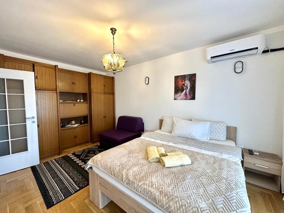 Yellowhouse Prishtinë Luaran gambar
