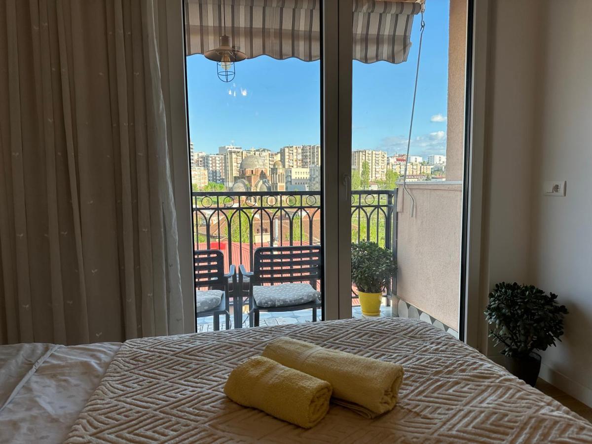 Yellowhouse Prishtinë Luaran gambar